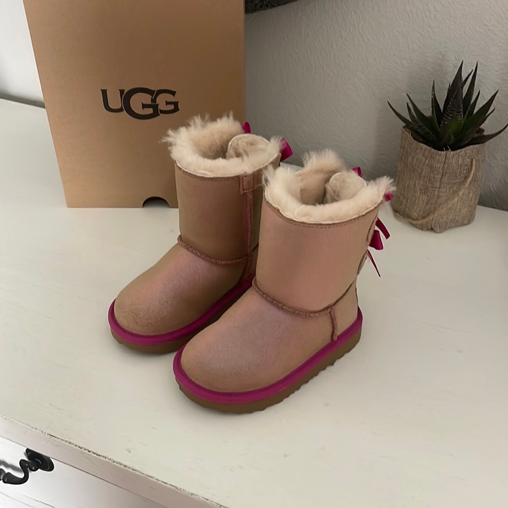 Never worn! Girls UGG size 8 toddlers